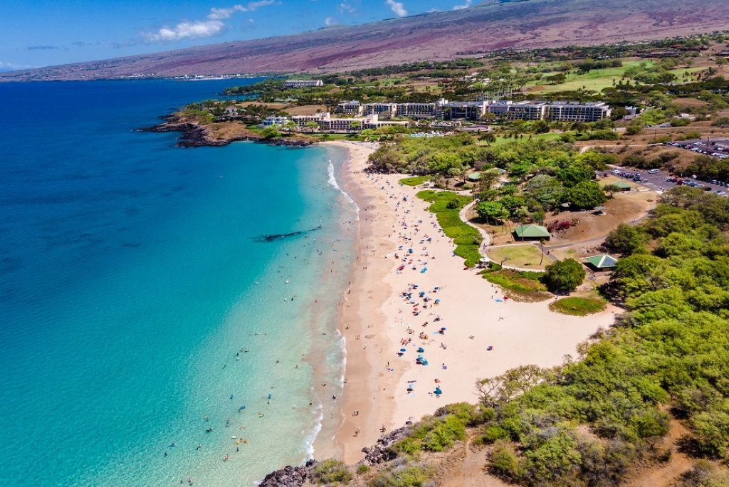 Which is more beautiful: Big Island or Maui?
