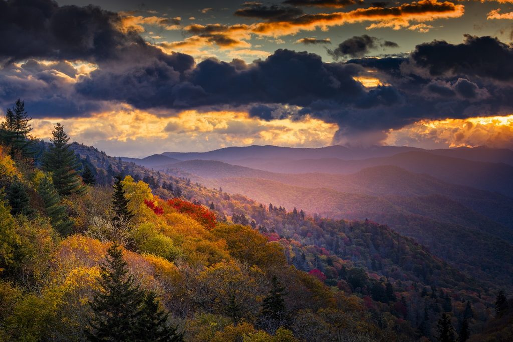 Does the Great Smoky Mountains have waterfalls?