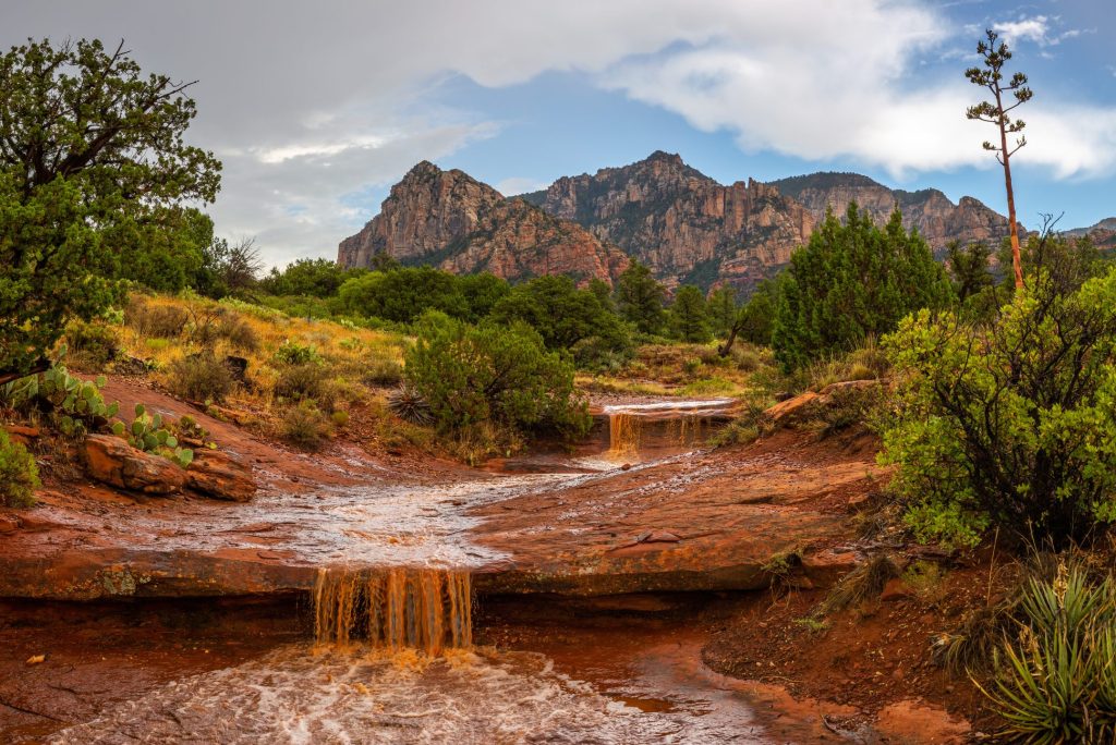 Is Sedona as Hot as Phoenix?
