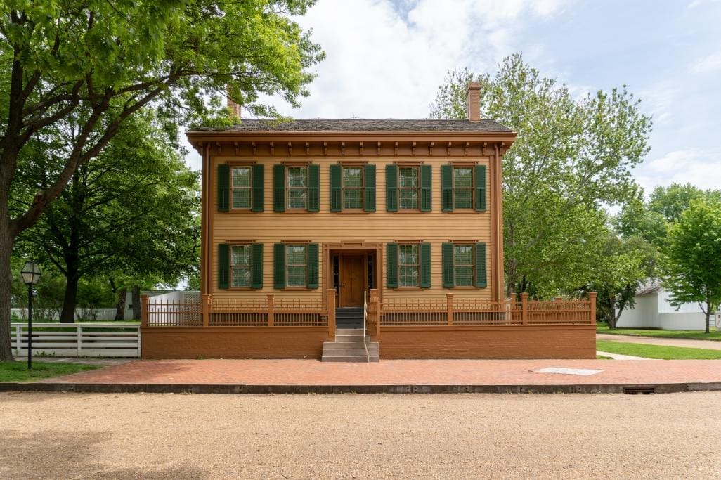 Is Abraham Lincoln’s home in Springfield?