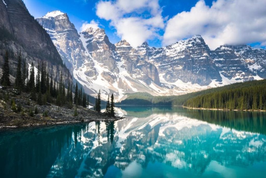 Are Lake Louise and Moraine Lake a Good Day Trip?