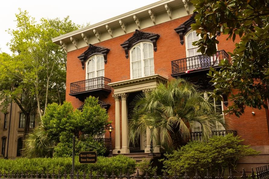 What Are the Haunted Mysteries of Savannah?