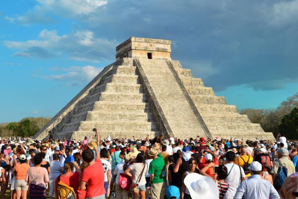 What role did astronomy play in the design of Chichén Itzá?