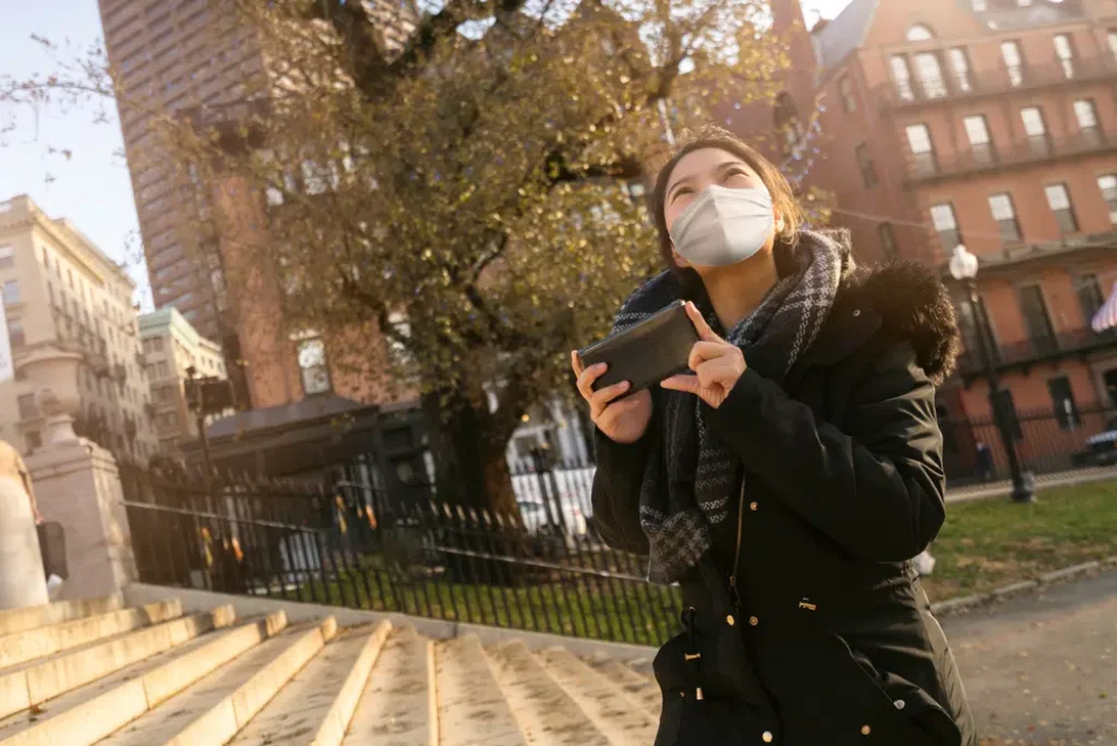 Why Travelers Prefer Self-Guided Audio Tours over Group Tours? 