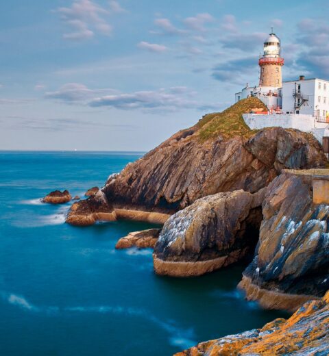 Bus Tours vs. Self-Guided Tours: Pros and Cons for Travelers