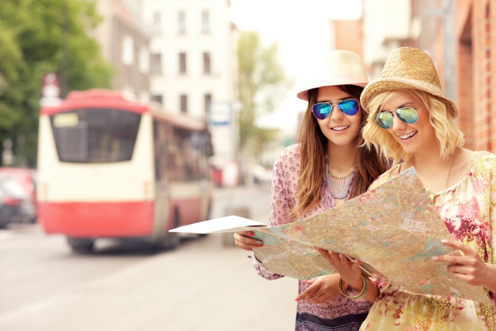 Bus Tours vs. Self-Guided Tours: Pros and Cons for Travelers